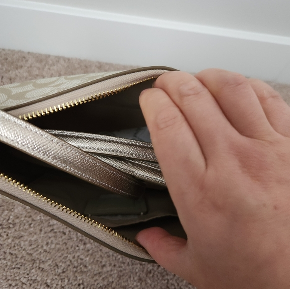 NWT！COACH ZIP TOP SHOULDER BAG IN SIGNATURE CANVAS（COACH CW391） - Picture 4 of 7